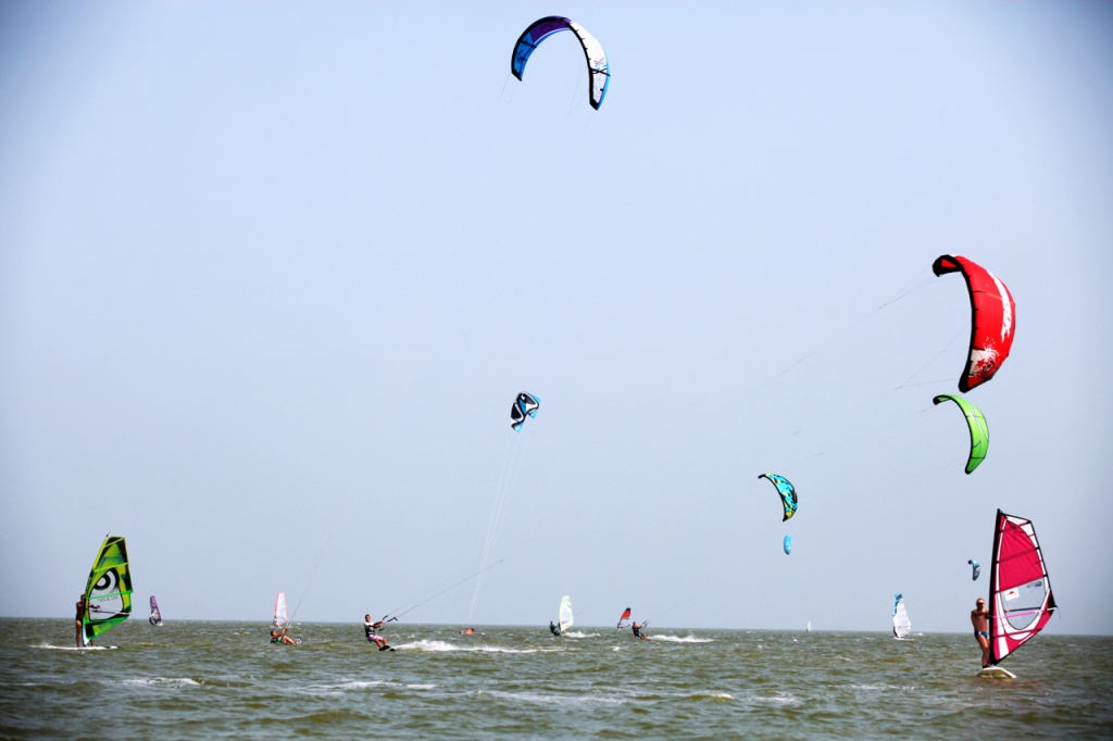 ЛУЧШИЕ КАЙТ-СПОТЫ И МЕСТА ДЛЯ КАЙТСЁРФИНГА В РОССИИ.jpg