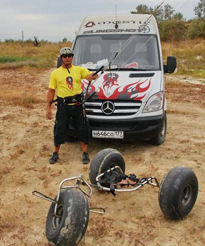 Владимир Бобылев и биг фут кайт багги на сьемках рекламного ролика внедорожников Volkswagen Amarok в Анапе на Благовещенских лиманах. 