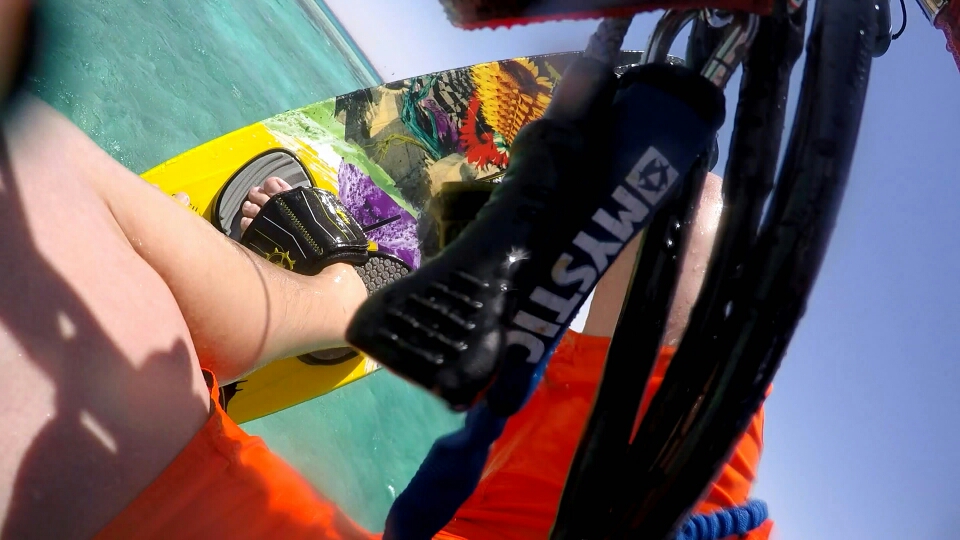 В Фото отчёте участвуют Кайтборд Slingshot 2015 Asylum и Кайт Сёрф Борд Slingshot 2016 Angry Swallow и кайт для волн Slingshot Wave SST 