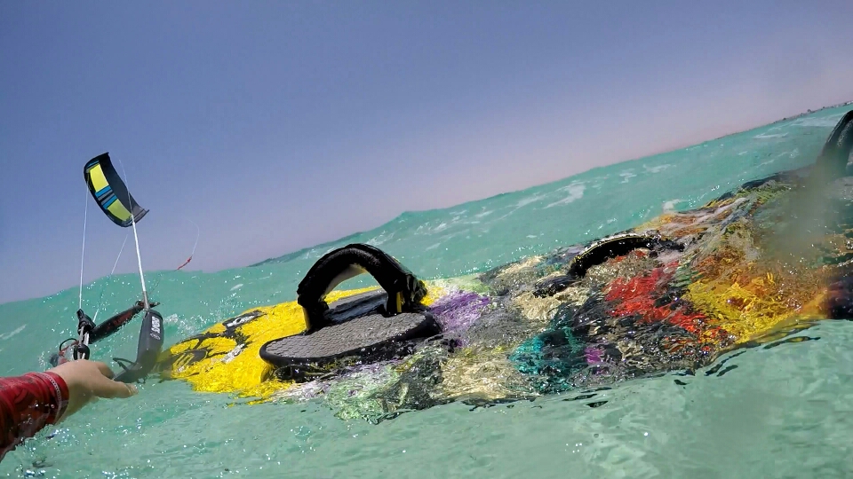 В Фото отчёте участвуют Кайтборд Slingshot 2015 Asylum и Кайт Сёрф Борд Slingshot 2016 Angry Swallow и кайт для волн Slingshot Wave SST 