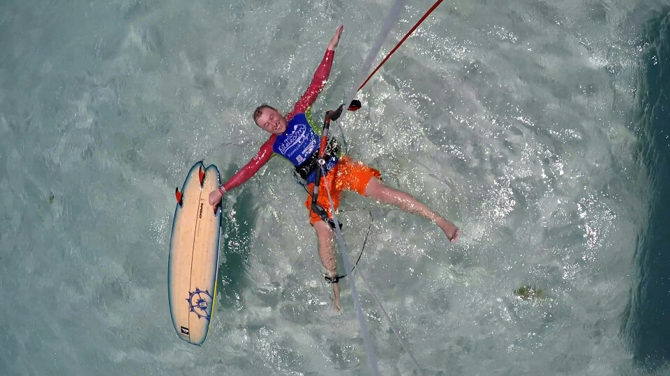 В Фото отчёте участвуют Кайтборд Slingshot 2015 Asylum и Кайт Сёрф Борд Slingshot 2016 Angry Swallow и кайт для волн Slingshot Wave SST 