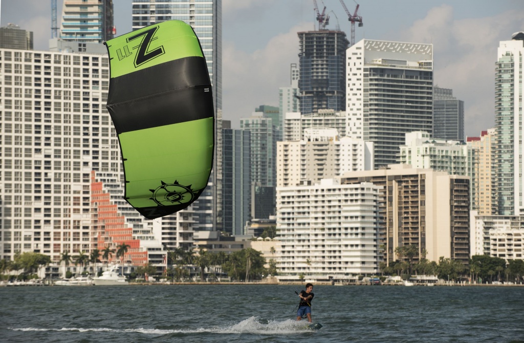 Кайт Slingshot 2018 Z.jpg Кайт Slingshot 2018 Z.jpg