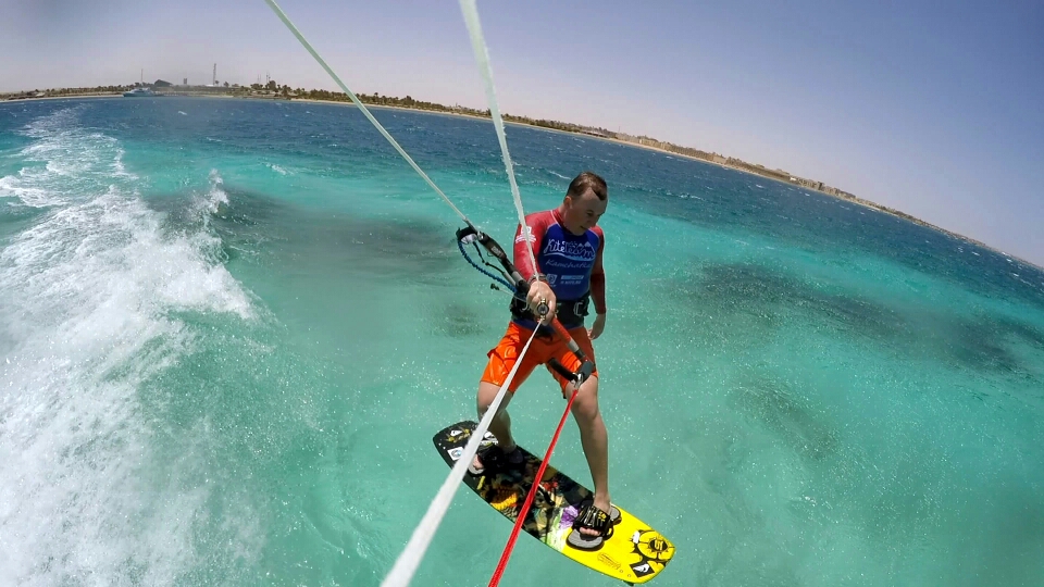 В Фото отчёте участвуют Кайтборд Slingshot 2015 Asylum и Кайт Сёрф Борд Slingshot 2016 Angry Swallow и кайт для волн Slingshot Wave SST 