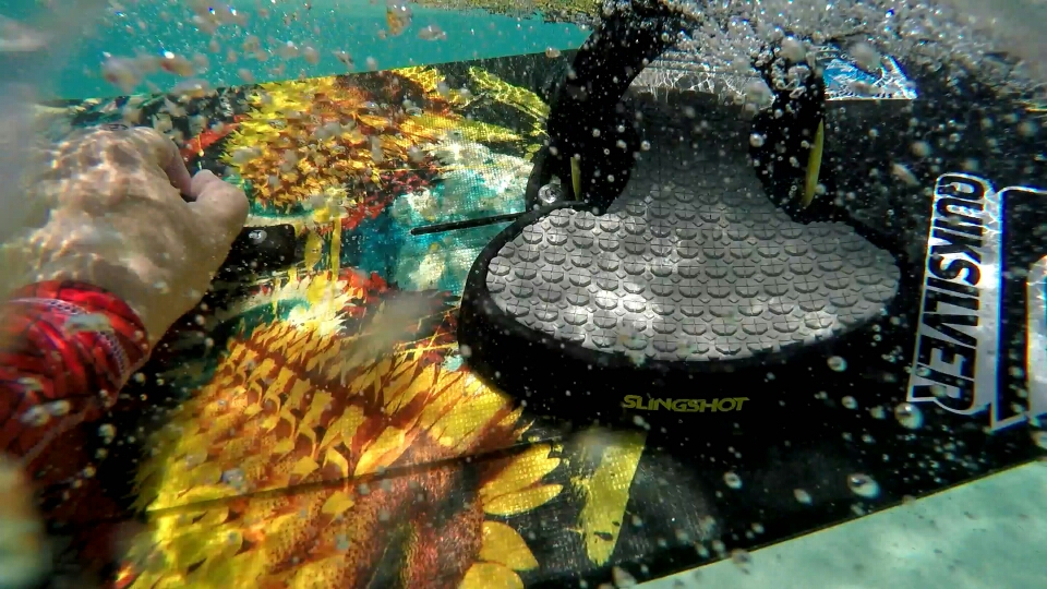 В Фото отчёте участвуют Кайтборд Slingshot 2015 Asylum и Кайт Сёрф Борд Slingshot 2016 Angry Swallow и кайт для волн Slingshot Wave SST 