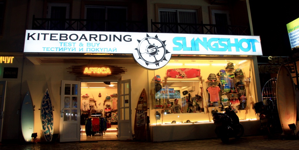 Новый кайт магазин и тест центр  Slingshot  открылся во Вьетнаме, МуйНе!