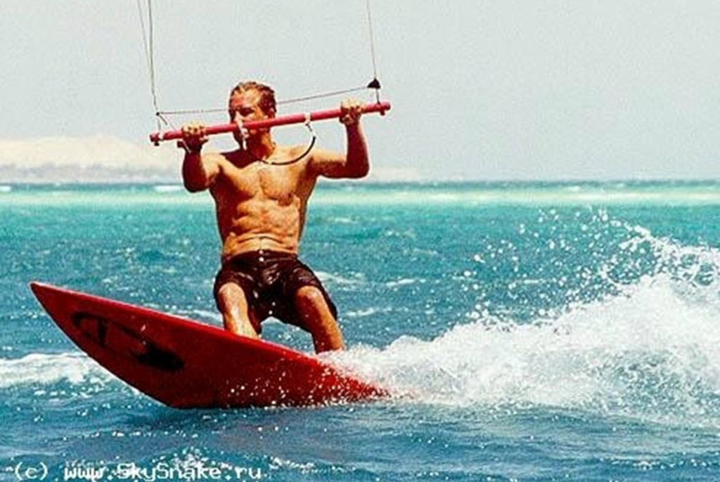 Так начинался кайтсерфинг на двухстропном кайте Wipika c огромным кайт баром. 1998 год. Владимир Бобылев.