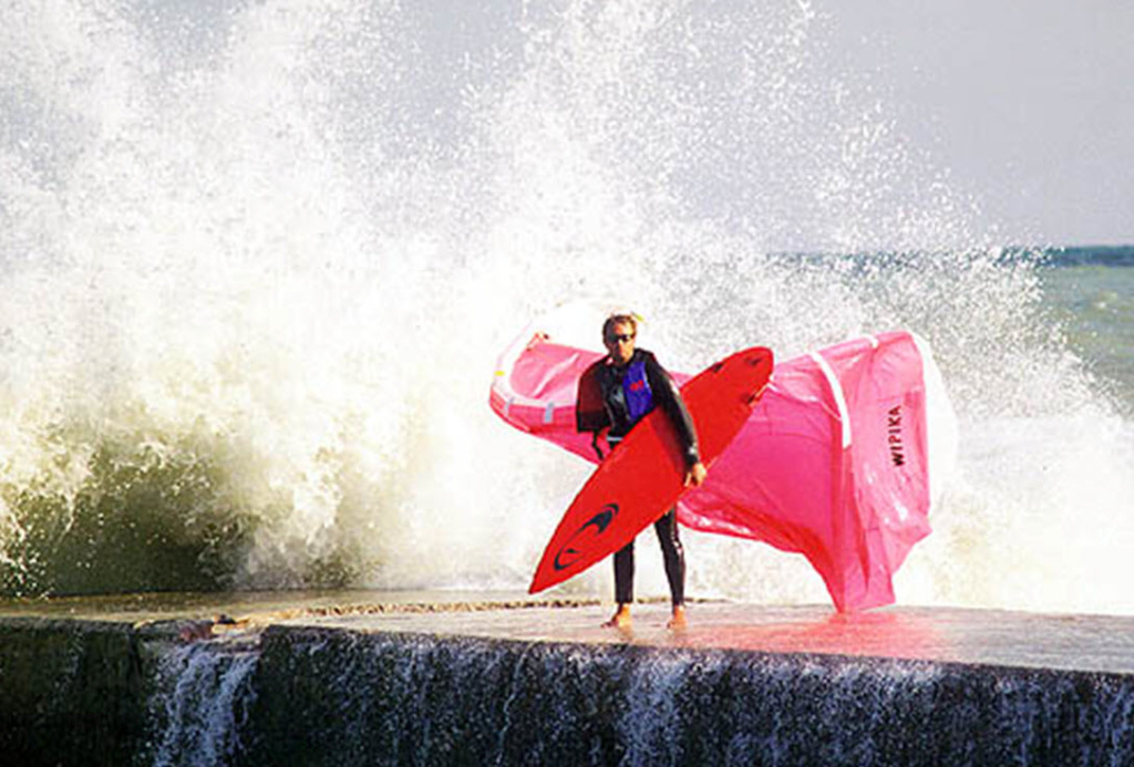 Коктебельский волнорез 1998 год. Владимир Бобылев c кайтом WIPIKA