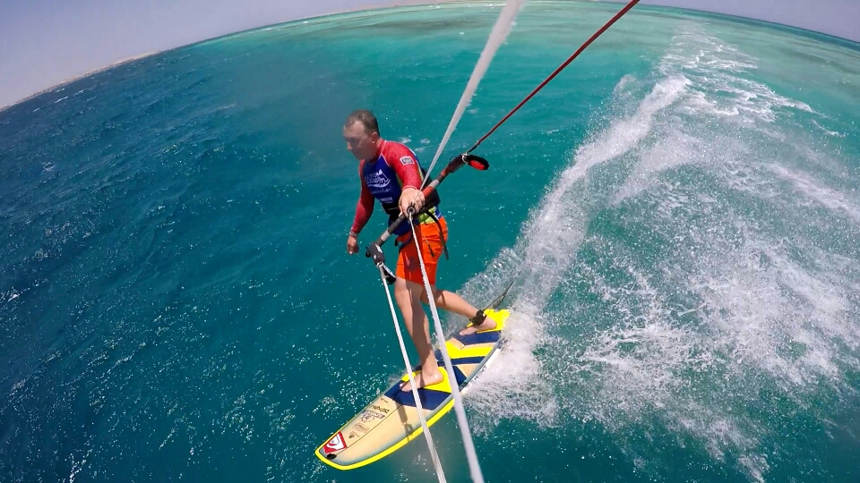 В Фото отчёте участвуют Кайтборд Slingshot 2015 Asylum и Кайт Сёрф Борд Slingshot 2016 Angry Swallow и кайт для волн Slingshot Wave SST 