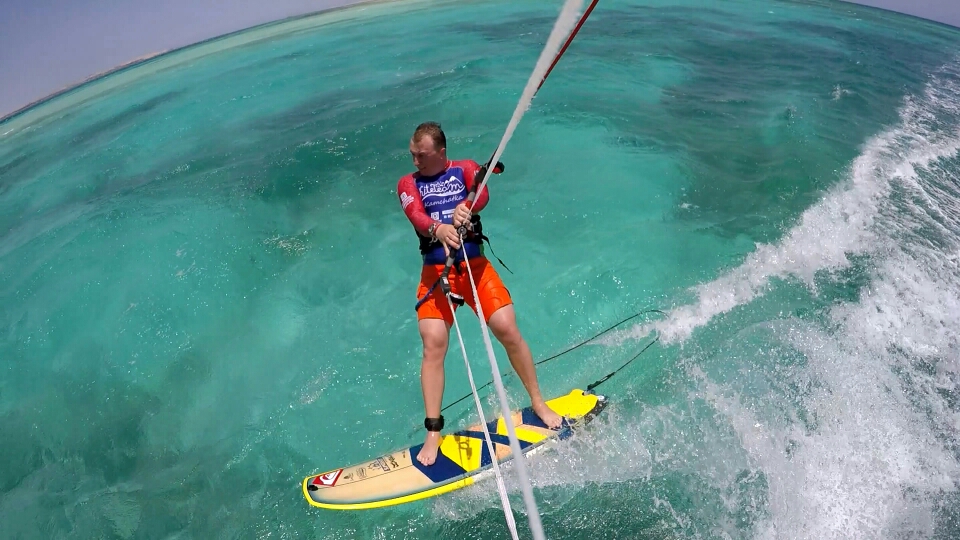 В Фото отчёте участвуют Кайтборд Slingshot 2015 Asylum и Кайт Сёрф Борд Slingshot 2016 Angry Swallow и кайт для волн Slingshot Wave SST 