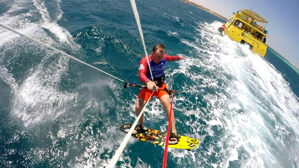 В Фото отчёте участвуют Кайтборд Slingshot 2015 Asylum и Кайт Сёрф Борд Slingshot 2016 Angry Swallow и кайт для волн Slingshot Wave SST 