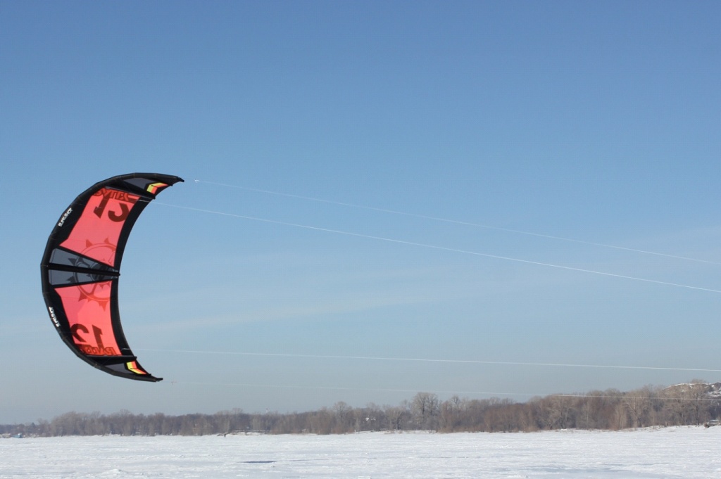 Slingshot Rally уже много лет известен кайтерам всего мира, как простой и надежный кайт с огромным ветровым диапазоном