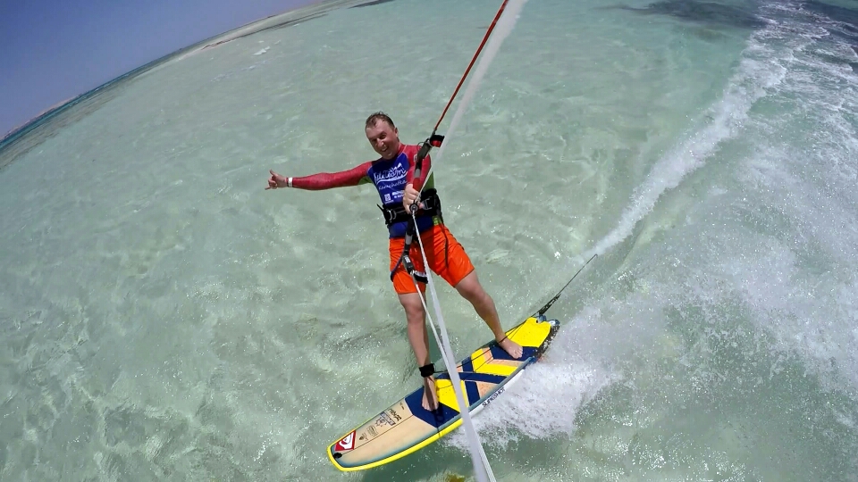 В Фото отчёте участвуют Кайтборд Slingshot 2015 Asylum и Кайт Сёрф Борд Slingshot 2016 Angry Swallow и кайт для волн Slingshot Wave SST 