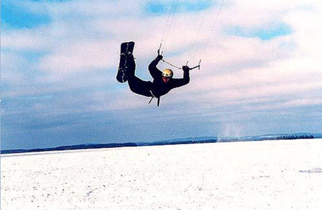 На чемпионате мира по сноукайтингуWISSA 2000 год Финляндия. Владимир Бобылев