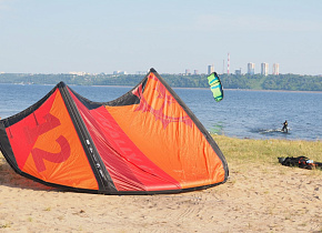 Тесты кайтов Slingshot Raptor 2020 и Slingshot Rally GT V2 2021 от Руслана Григорьева