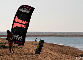 Тесты SLINGSHOT RPM 2015 в кайтшколе LUCKY KITES на косе Долгой