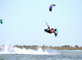 ТЕСТЫ КАЙТОВ SLINGSHOT 2015 В КРЫМУ НА СТАННЦИИ JOLLYKITE